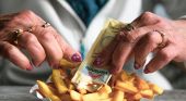 Bustine di zucchero, maionese e kit beauty: ecco cosa potrebbe diventare presto "fuorilegge"