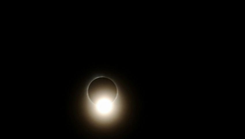 Eclissi solare del 12 agosto: perch&eacute; non basta un paio di occhiali da sole per osservarla