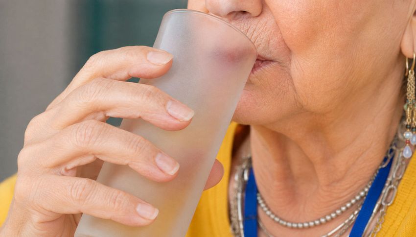 &Egrave; arrivata a 101 anni bevendo sempre questa bibita alcolica una volta a settimana