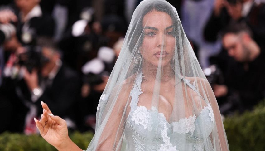 Nozze Cristiano Ronaldo, la collana da capogiro che ha regalato a Georgina: il gioiello Chopard che vale quanto il Colosseo