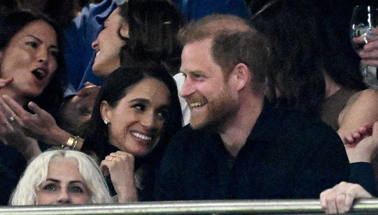 Harry e Meghan tornano a vivere in Gran Bretagna, la reazione di Re Carlo alla notizia non era quella che si aspettavano tutti