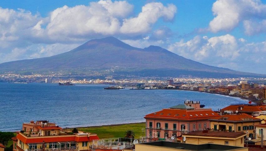 Il Vesuvio perde il suo "Occhio del Diavolo": crollato il celebre arco naturale nella valle dell'Inferno