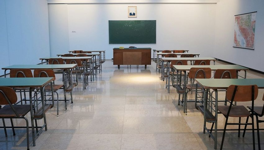Nuove regole sulla scuola annunciate dal ministro Valditara: riguardano i compiti assegnati a casa e le notifiche sul registro elettronico