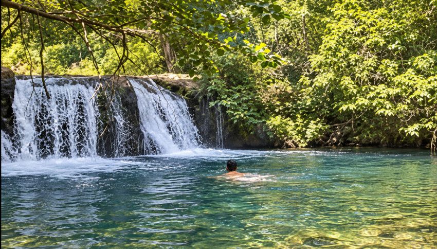 Sembra un paradiso nascosto, ma l&rsquo;hai gi&agrave; visto al cinema: la 'meravigliosa' cascata &egrave; nel Lazio