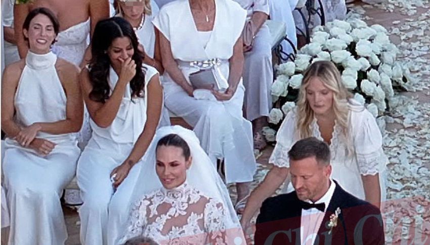 Matrimonio Ilary Blasi, perch&eacute; non voleva essere l'unica donna vestita di bianco: il motivo svelato da persone vicine alla sposa