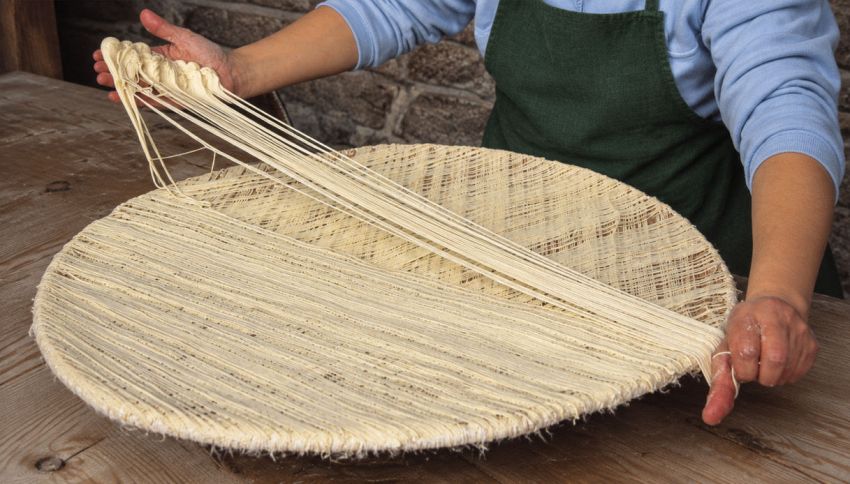 La pasta pi&ugrave; rara al mondo &egrave; sarda: ha solo 3 ingredienti e quasi nessuno sa prepararla