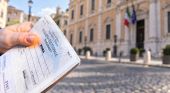 Addio alla tessera elettorale cartacea: dal 2027 si vota anche con lo smartphone