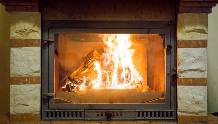 Stufe e camini, scattano le nuove regole: multe fino a 5.000 euro. Controlla se sei in regola