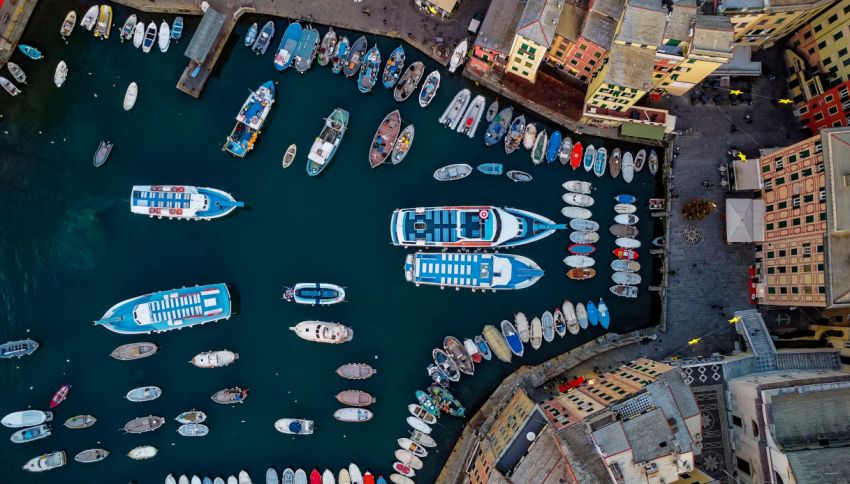 Portofino, qui i SUV non passano: il Comune spende 320mila euro per allargare la strada delle ville di Berlusconi e altri VIP