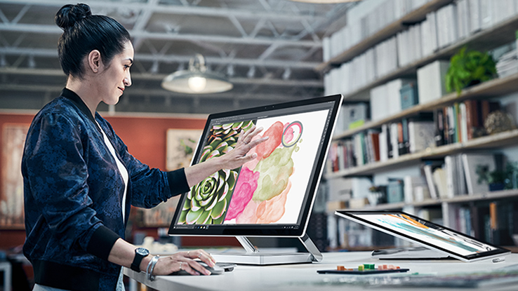 Microsoft sfida Apple: presentato un computer con schermo supersottile