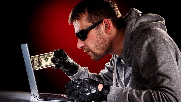 Hacker prende soldi dal monitor del PC