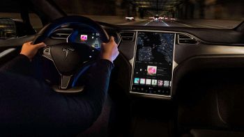 Interno abitacolo Tesla