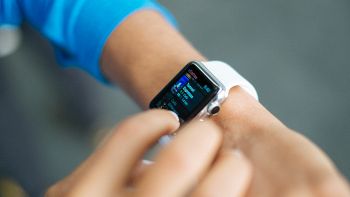 Apple Watch serie 3 sarà più snello e con il quadrante circolare