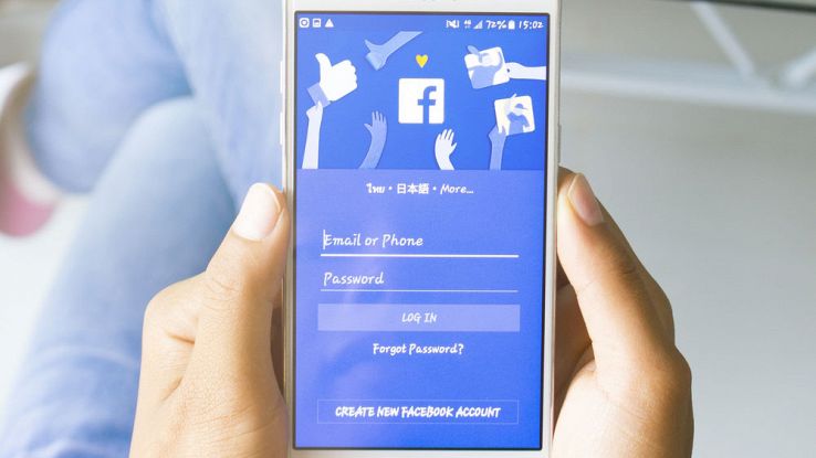 Stare lontani da Facebook rende felici, lo dimostra uno studio
