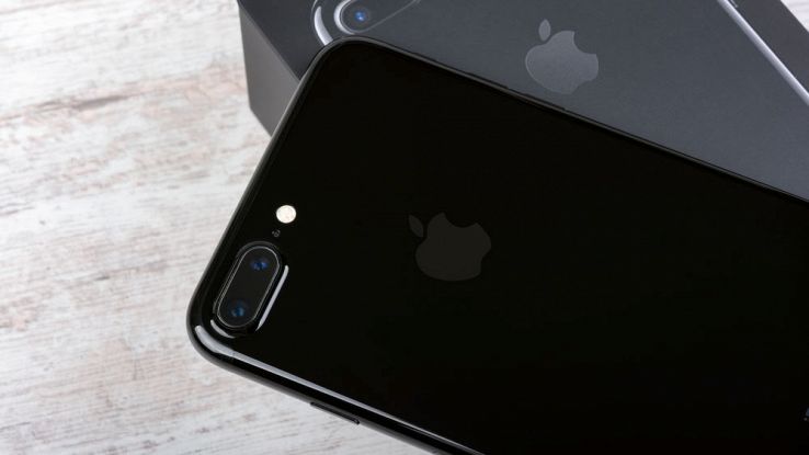 Indiscrezioni iPhone 8: telaio in acciaio inox rivestito in vetro