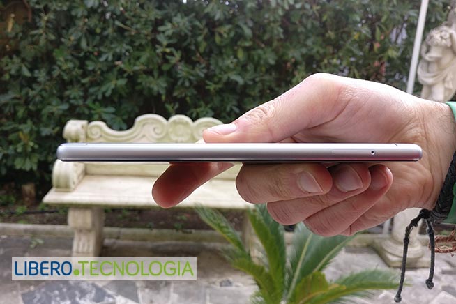 Nubia Z11, il lato sinistro