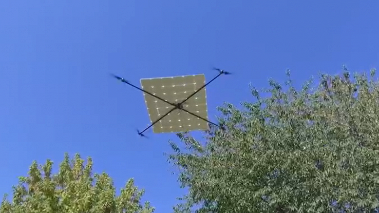 Il drone Solarfly ripreso dal basso
