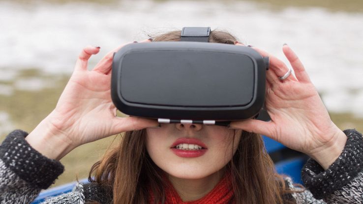 LG in collaborazione con Valve presenta il visore VR per i videogiochi