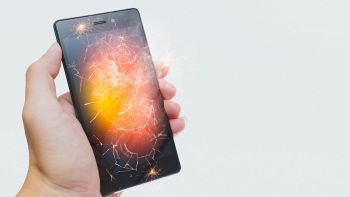 Cosa fare nel caso in cui la batteria dello smartphone prenda fuoco