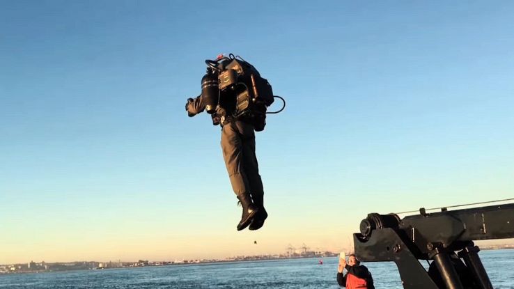 Jetpack e auto volanti, il futuro della mobilità è in aria