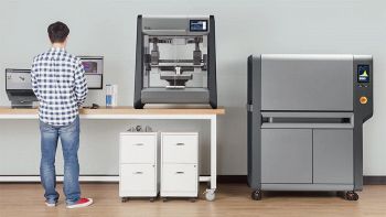 La stampante 3D che utilizza acciaio, bronzo e titanio