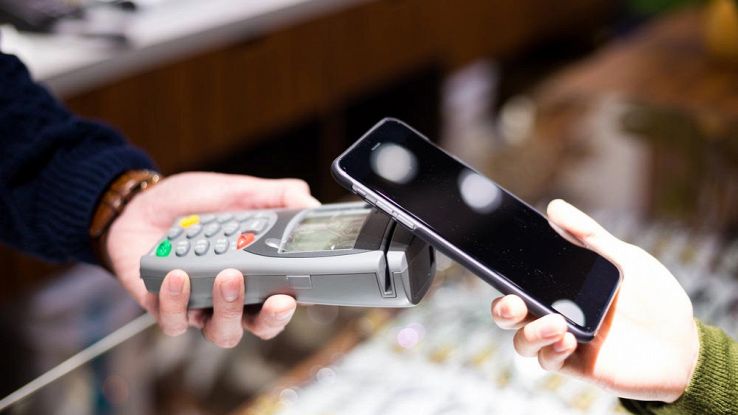 Pagamenti contactless, cresce l'adozione in Italia