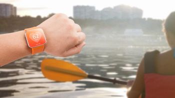 Come scegliere un braccialetto fitness per il mare o la piscina