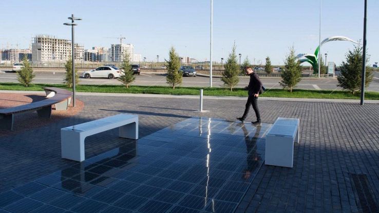 Platio, pannello fotovoltaico per marciapiedi e panchine