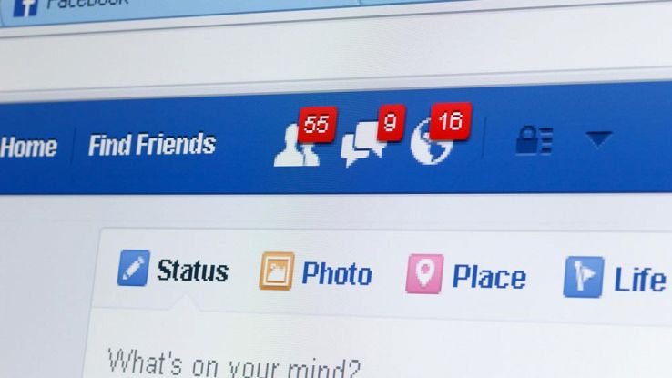 Amicizie dagli sconosciuti su Facebook, l'allarme della Polizia