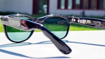 Gli occhiali da sole con pannelli solari al posto delle lenti