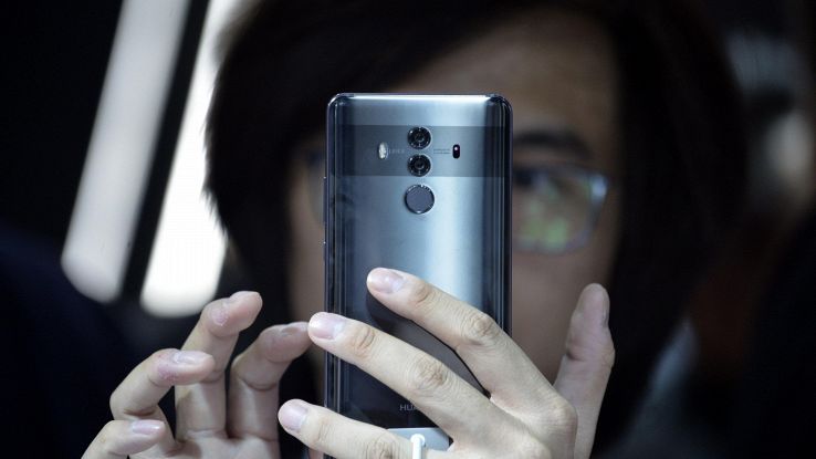 Huawei scommette su telefono pieghevole