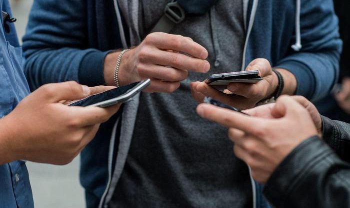 Censis, tre italiani su quattro navigano in internet