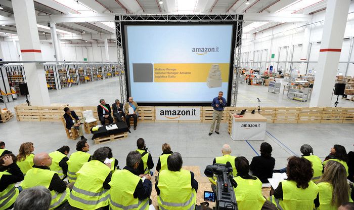 Amazon, centro di Piacenza in sciopero per il Black Friday