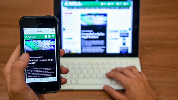 Rischio riposo teenager per luce tablet