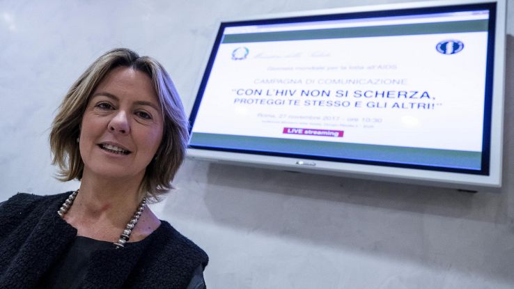 Lorenzin, campagna cure social su Hiv