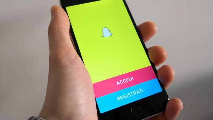 Snapchat cambia, separa amici e news