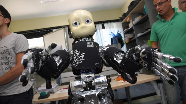 Robot bambino debutta in società