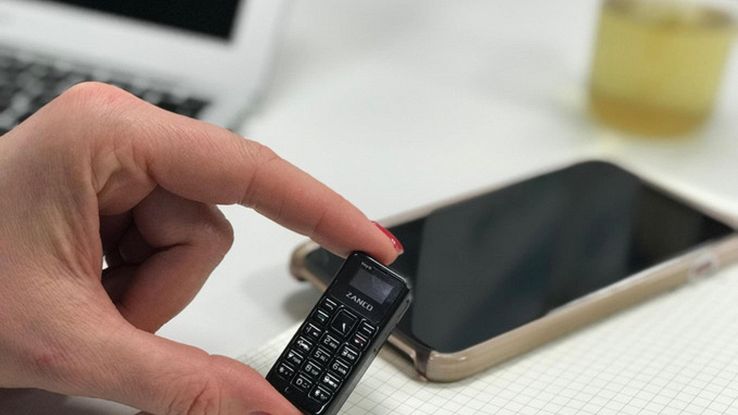 Ecco il telefonino più piccolo del mondo