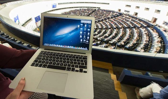 Manovra al rush finale, dalla web tax al pacchetto famiglia