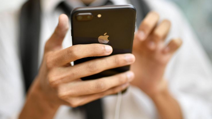IPhone,denuncia penale per Cook in Corea