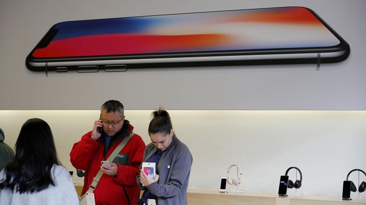 Stampa, in autunno un iPhone gigante