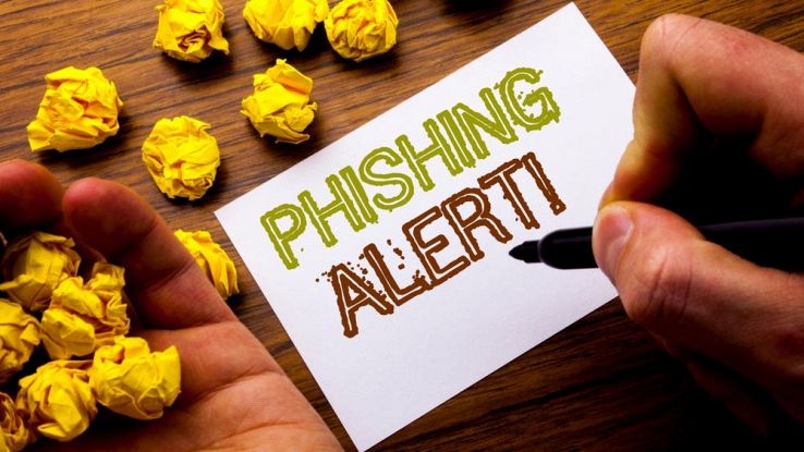 Un cartello scritto a penna con la scritta Phishing Alert