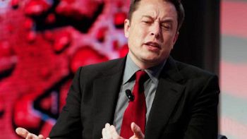 Facebook: Elon Musk cancella l'account di Tesla e SpaceX