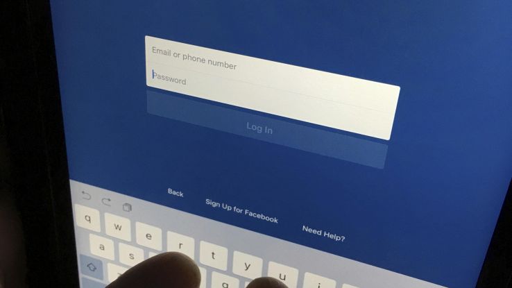 Facebook, crescita a qualunque costo