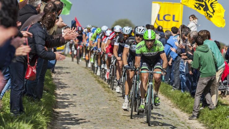 ciclisti alla Parigi-Roubaix