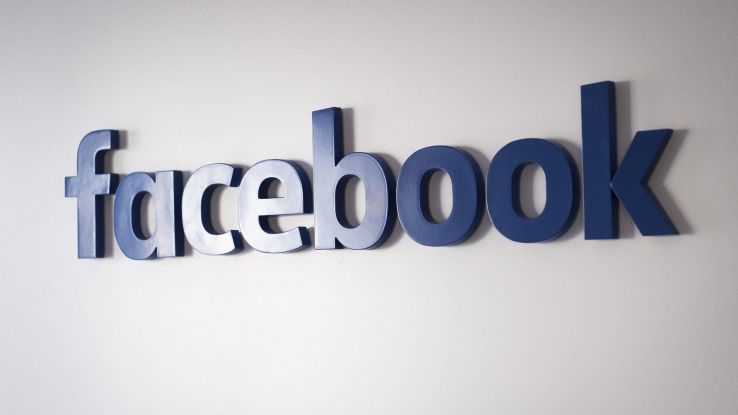 Fb: via 583 mln 'fake' e 837 mln spam