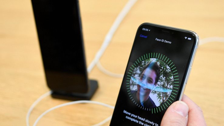 Problemi Face ID, iPhone X è sostituito