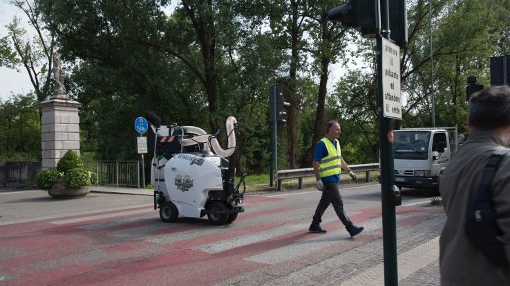 Robot-assistente per la pulizia strade