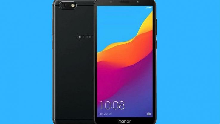 Un primo piano anteriore e posteriore del nuovo smartphone Honor 7S