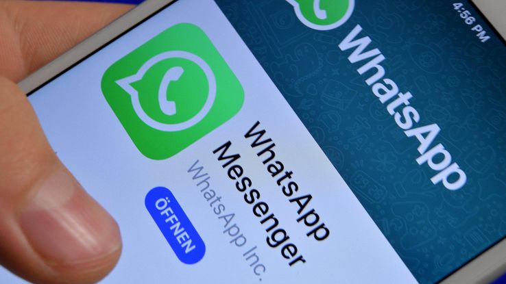 Fb, forse condivisione post su WhatsApp